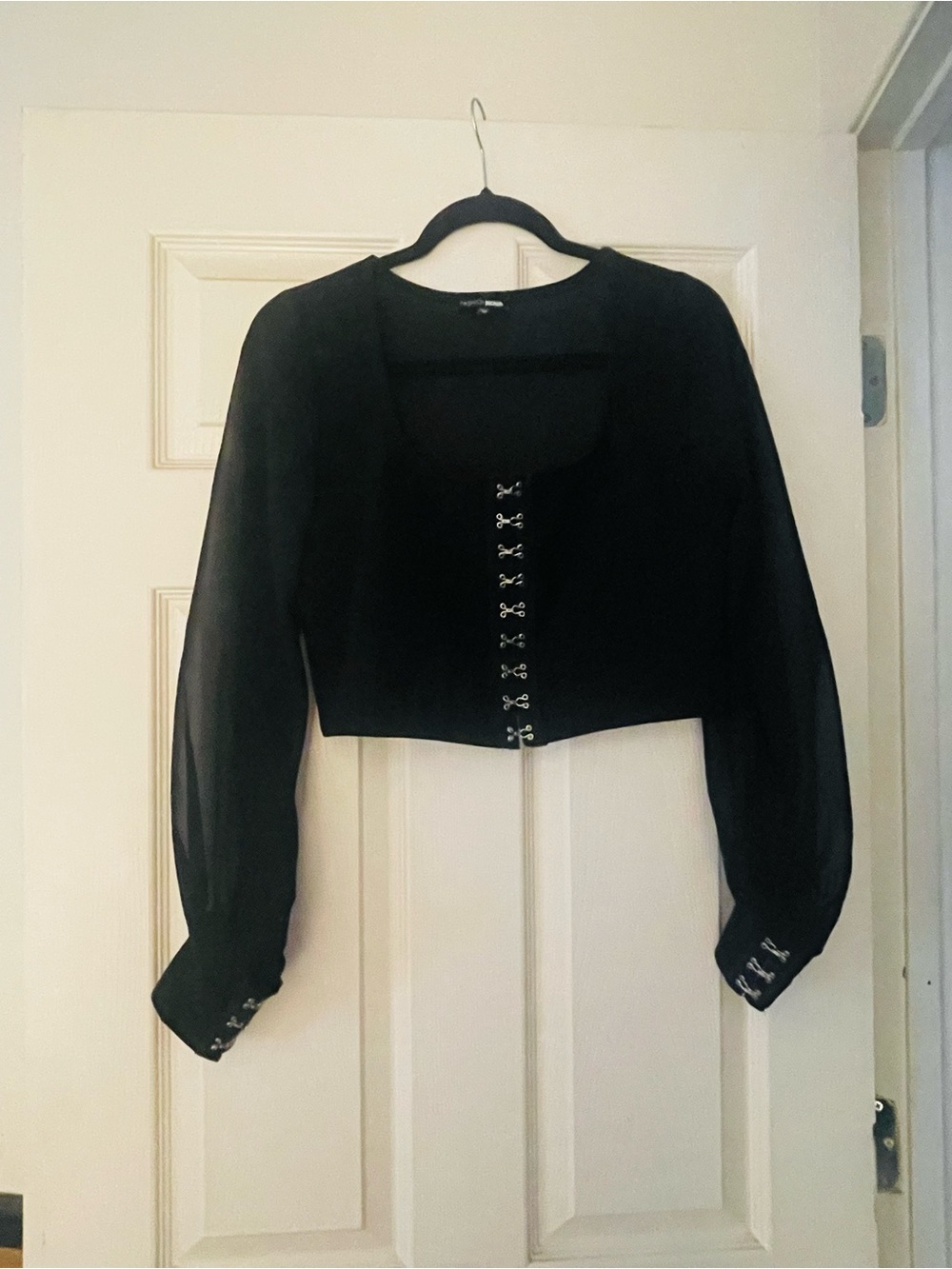 Fashion Nova Black Cropped Hook-and-Eye Long Sleeve Top
